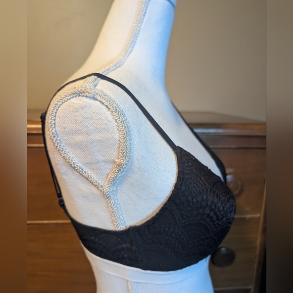 VICTORIA'S SECRET Bralette Wireless Lightly Lined Black Lace Bra 32D - Picture 7 of 10
